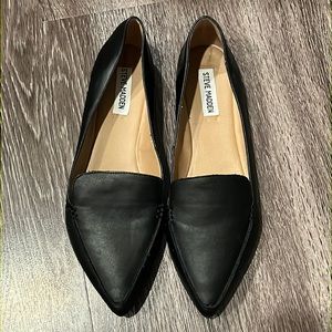 Black Steve Madden flats/loafers